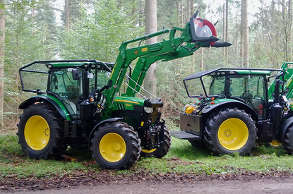 Fosttraktor in den Schleswig-Holsteinischen Landesforsten